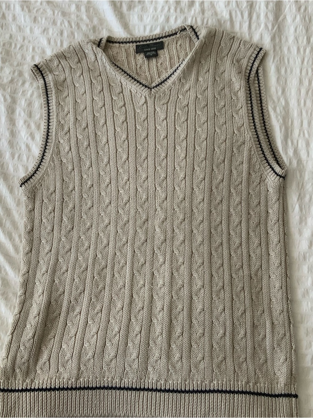 Eddie Bauer Cable Knit V-Neck Sweater Vest in Light Beige with Dark Trim